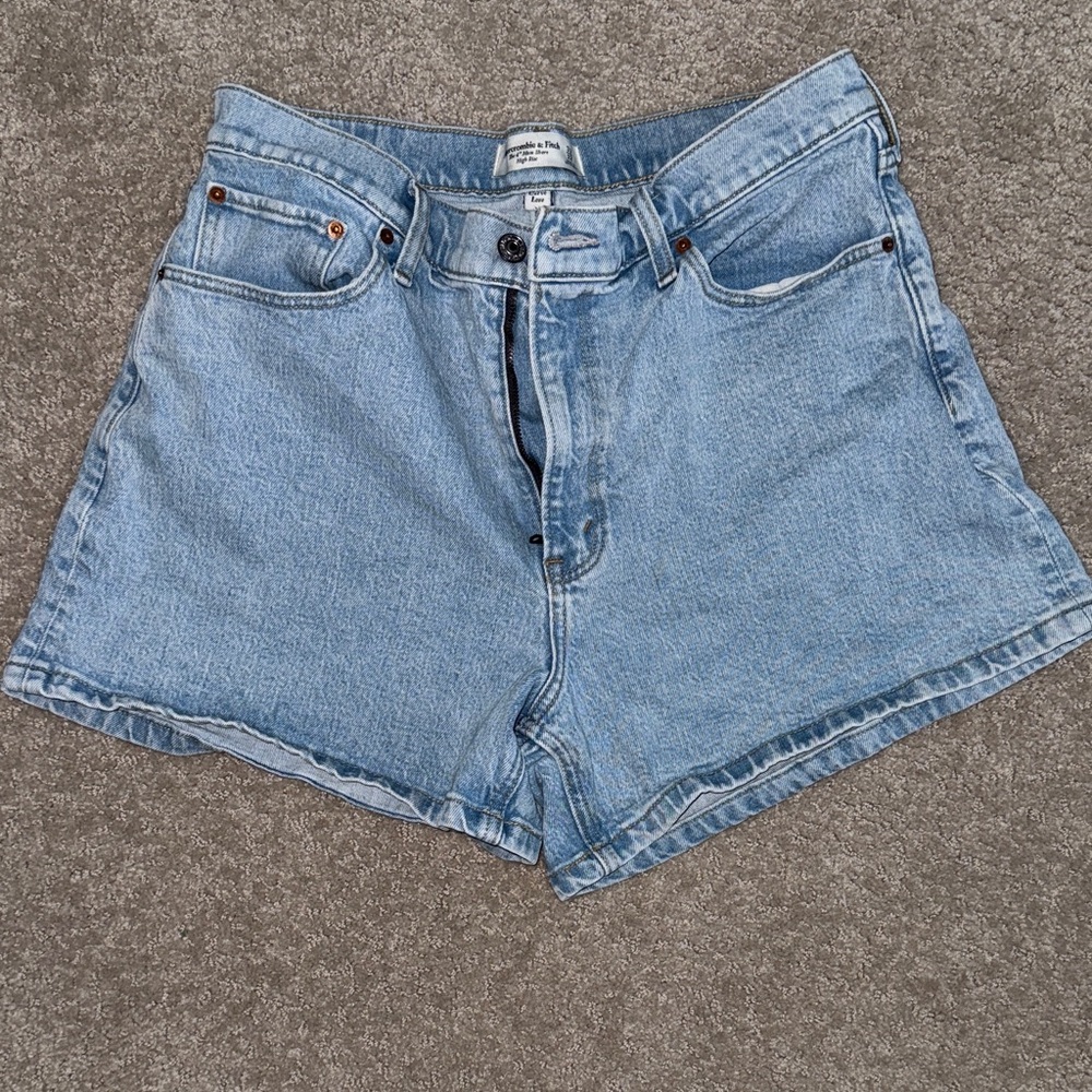 Abercrombie & Fitch Curve Love 4” Mom Short High Rise